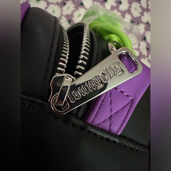 Loungefly Nightmare Before Christmas Oogie Boogie Glow In The Dark Crossbody Bag - Picture 5 of 6